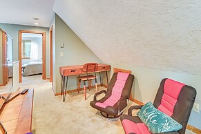 Hike, Leaf-peep, Ski: Hideaway w/ Private Hot Tub!