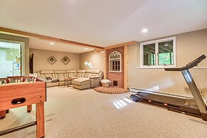 Hike, Leaf-peep, Ski: Hideaway w/ Private Hot Tub!