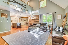 Hike, Leaf-peep, Ski: Hideaway w/ Private Hot Tub!