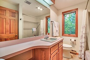 Hike, Leaf-peep, Ski: Hideaway w/ Private Hot Tub!
