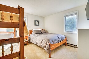 Hike, Leaf-peep, Ski: Hideaway w/ Private Hot Tub!