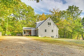 Hike, Leaf-peep, Ski: Hideaway w/ Private Hot Tub!