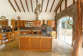 Crystals Villa Hotel