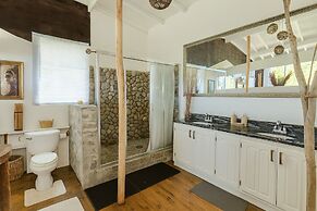 Crystals Villa Hotel