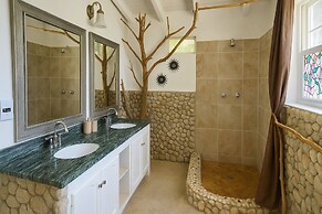 Crystals Villa Hotel