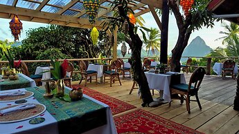 Crystals Villa Hotel