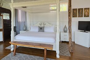 Crystals Villa Hotel