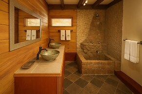 Crystals Villa Hotel