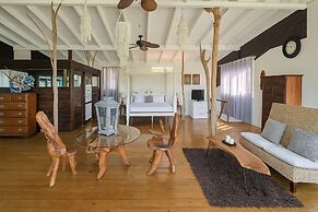 Crystals Villa Hotel