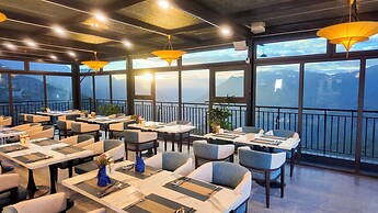 DeLaMont Sapa Hotel