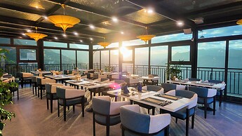 DeLaMont Sapa Hotel