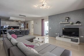 Seaview Villa Luka With Pool