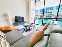 Pool Access Massive Townhouse