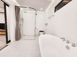 Pool Access Massive Townhouse