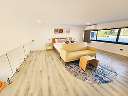 Pool Access Massive Townhouse