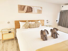 Pool Access Massive Townhouse