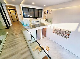 Pool Access Massive Townhouse