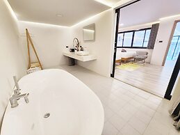 Pool Access Massive Townhouse