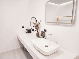 Pool Access Massive Townhouse