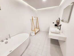 Pool Access Massive Townhouse