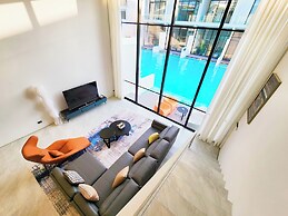 Pool Access Massive Townhouse