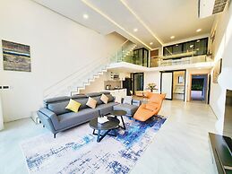 Pool Access Massive Townhouse