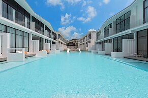 Pool Access Massive Townhouse