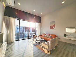 Pool Access Massive Townhouse