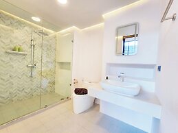 Pool Access Massive Townhouse