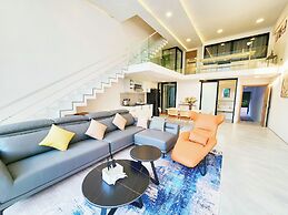 Pool Access Massive Townhouse