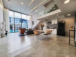 Pool Access Massive Townhouse