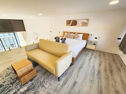 Pool Access Massive Townhouse