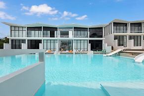 Pool Access Massive Townhouse