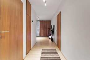 Premium Downtown Queen Apartment KARTULI
