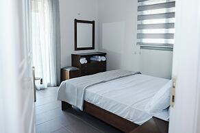 Terra Hélios Suites & Studios