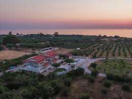 Terra Hélios Suites & Studios