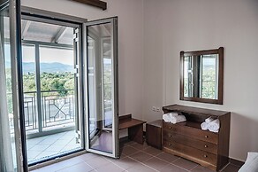 Terra Hélios Suites & Studios