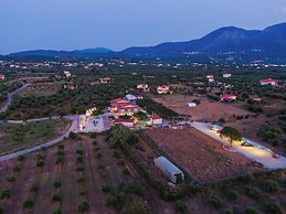 Terra Hélios Suites & Studios