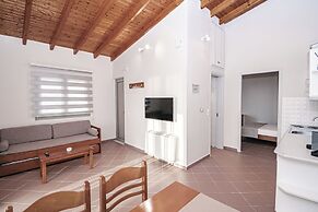 Terra Hélios Suites & Studios