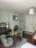 Basement 2 Bed Appartment with EVCharger