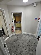 Basement 2 Bed Appartment with EVCharger