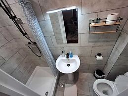 Basement 2 Bed Appartment with EVCharger