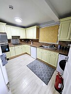 Basement 2 Bed Appartment with EVCharger