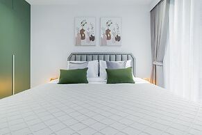2BR Beachside 200 m to BangTao beach