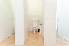 6BR Apt with Garden near Danube