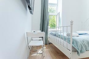 6BR Apt with Garden near Danube