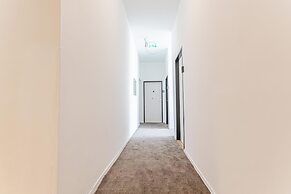 6BR Apt with Garden near Danube