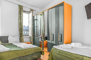Charming 2BR Apt in Prime Location