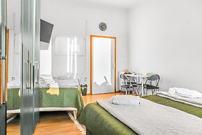 Charming 2BR Apt in Prime Location