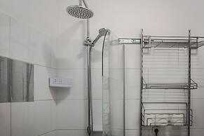 Charming 2BR Apt in Prime Location